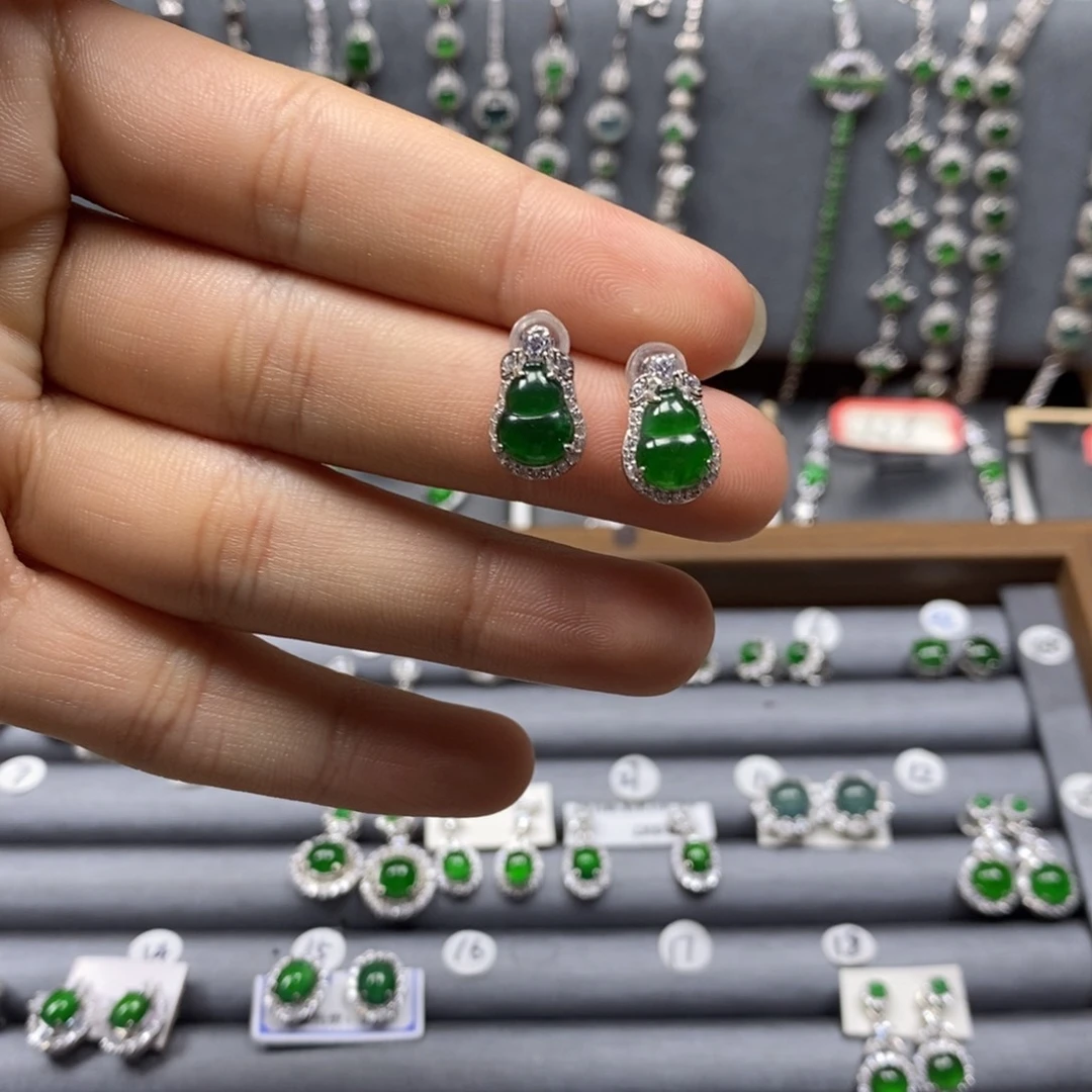 翡翠颈饰银S925镶嵌翡翠耳钉