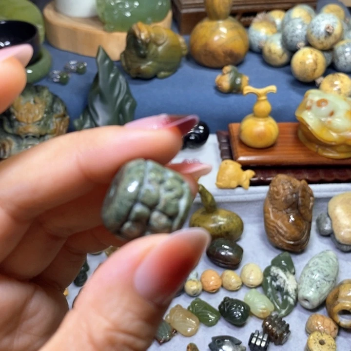 未镶嵌透闪石质玉挂件