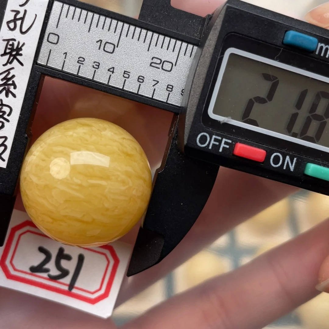 蜜蜡裸石未镶嵌果*?蜜蜡