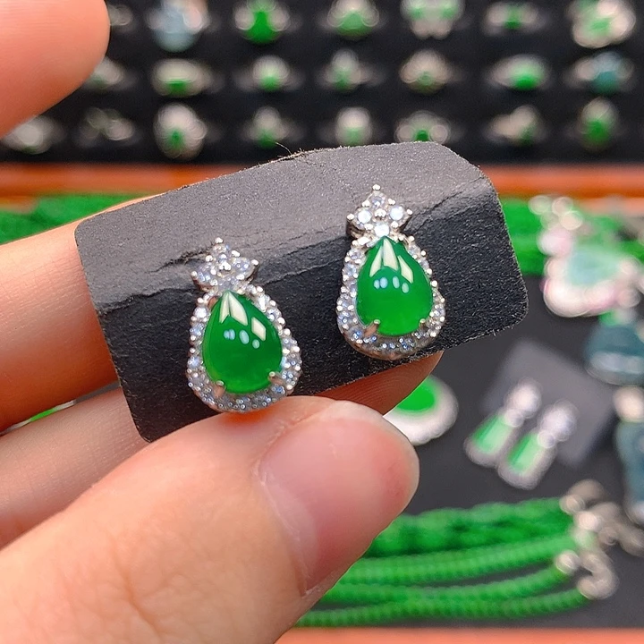 颈饰未镶嵌翡翠耳钉