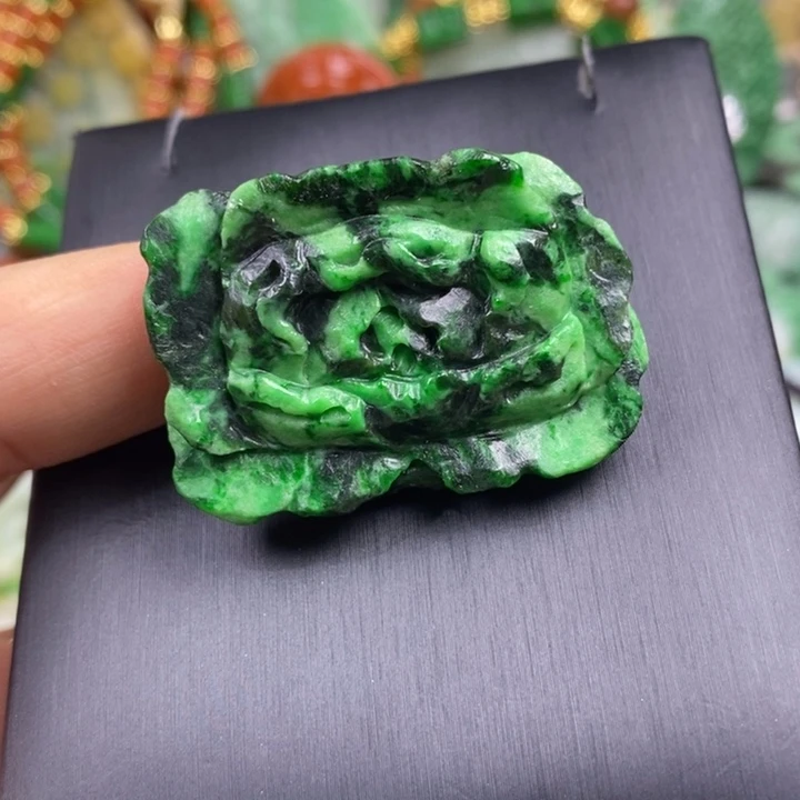 翡翠未镶嵌吊坠(赠链)