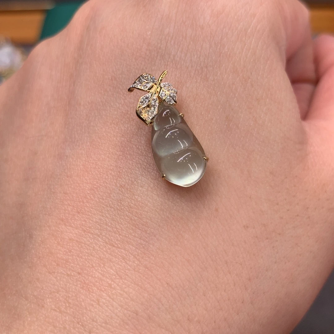 翡翠颈饰18K金镶嵌吊坠