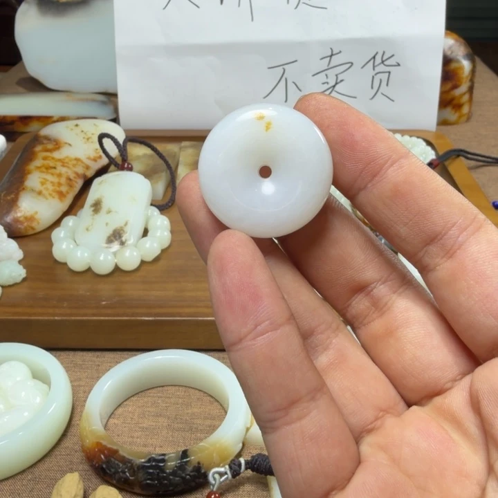 M***r和田玉（白玉）未镶嵌颈饰