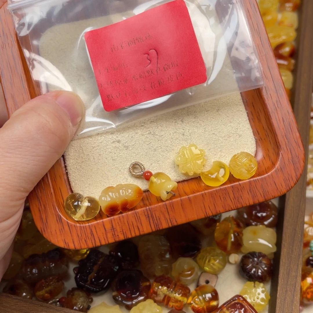 裸石琥珀未镶嵌37，瑕疵