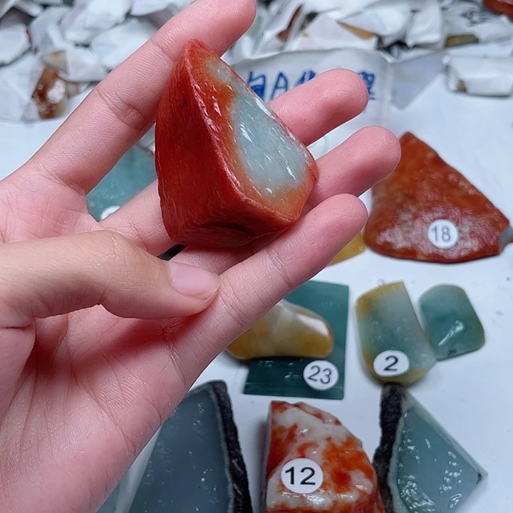 老***子翡翠未镶嵌颈饰翡翠