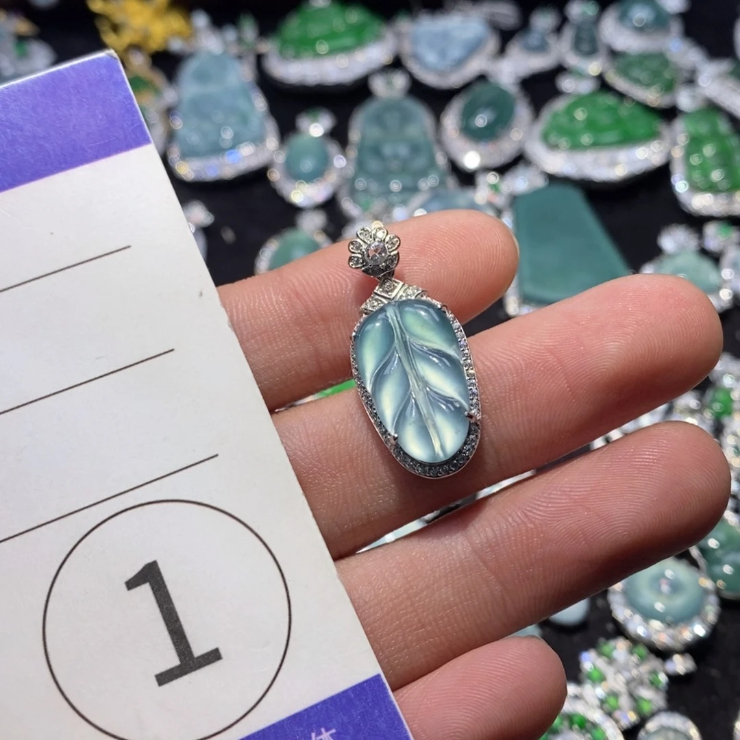 h***f翡翠银S925镶嵌颈饰翡翠