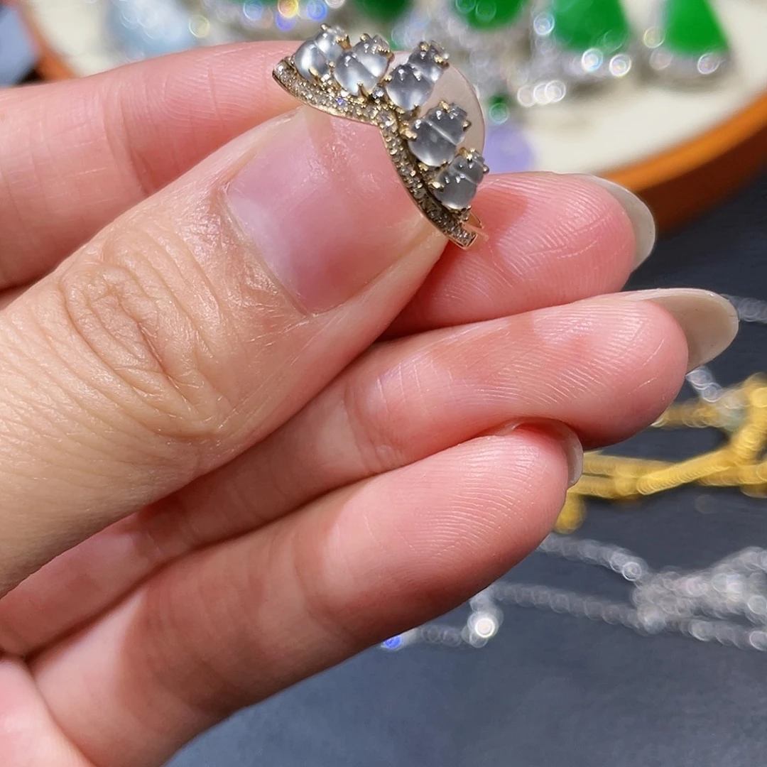 18K金镶嵌戒指翡翠蚌****师