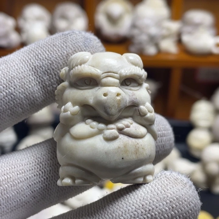 A****非金属皮质配饰鹿角雕刻大鹏鸟