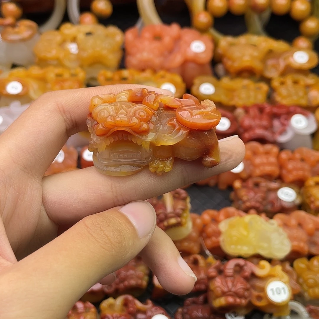 石英质玉（黄龙玉）合金颈饰