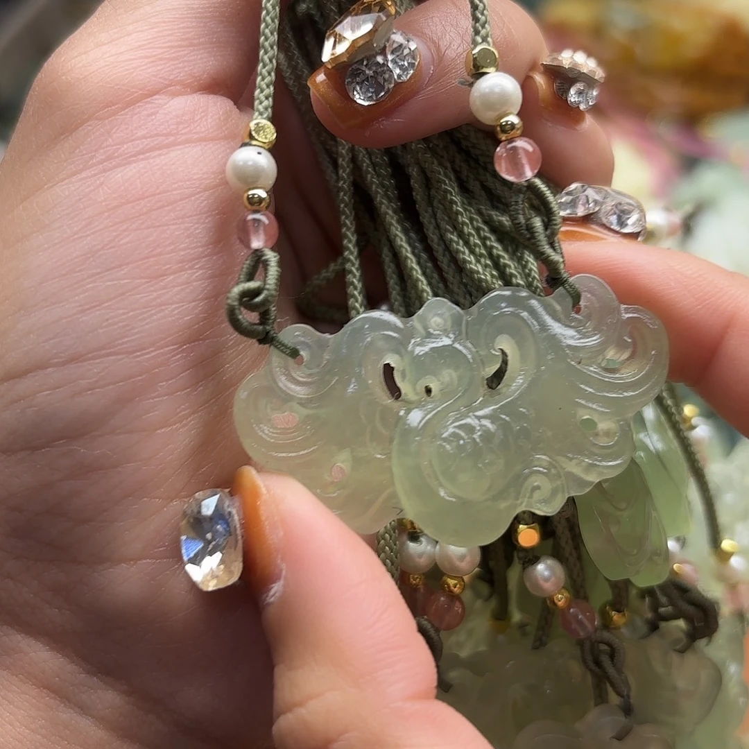 蛇纹石玉未镶嵌吊坠