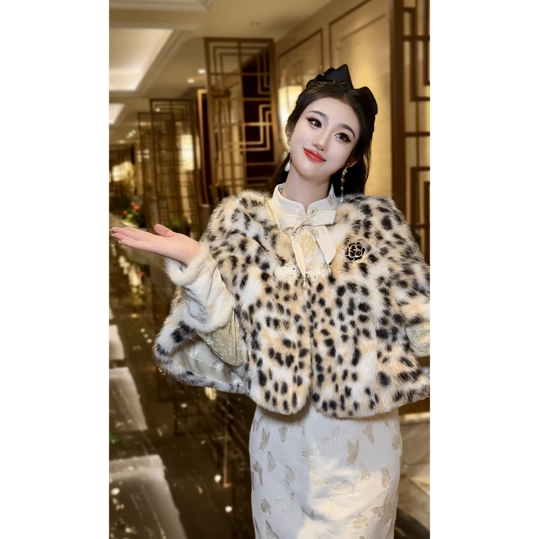 【媛珠 富家太太】】重工原创环保毛毛披肩鹅绒服气质百搭豹纹