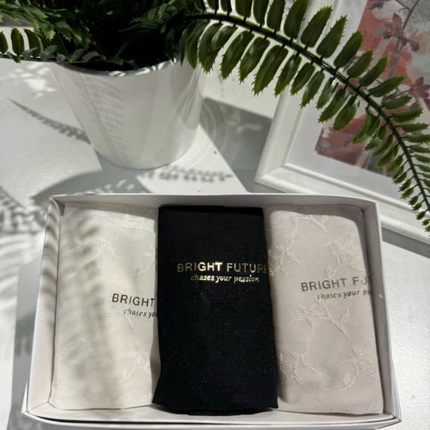 丸子家【蕾丝音符】中腰大包臀无痕提臀女士蕾丝内裤