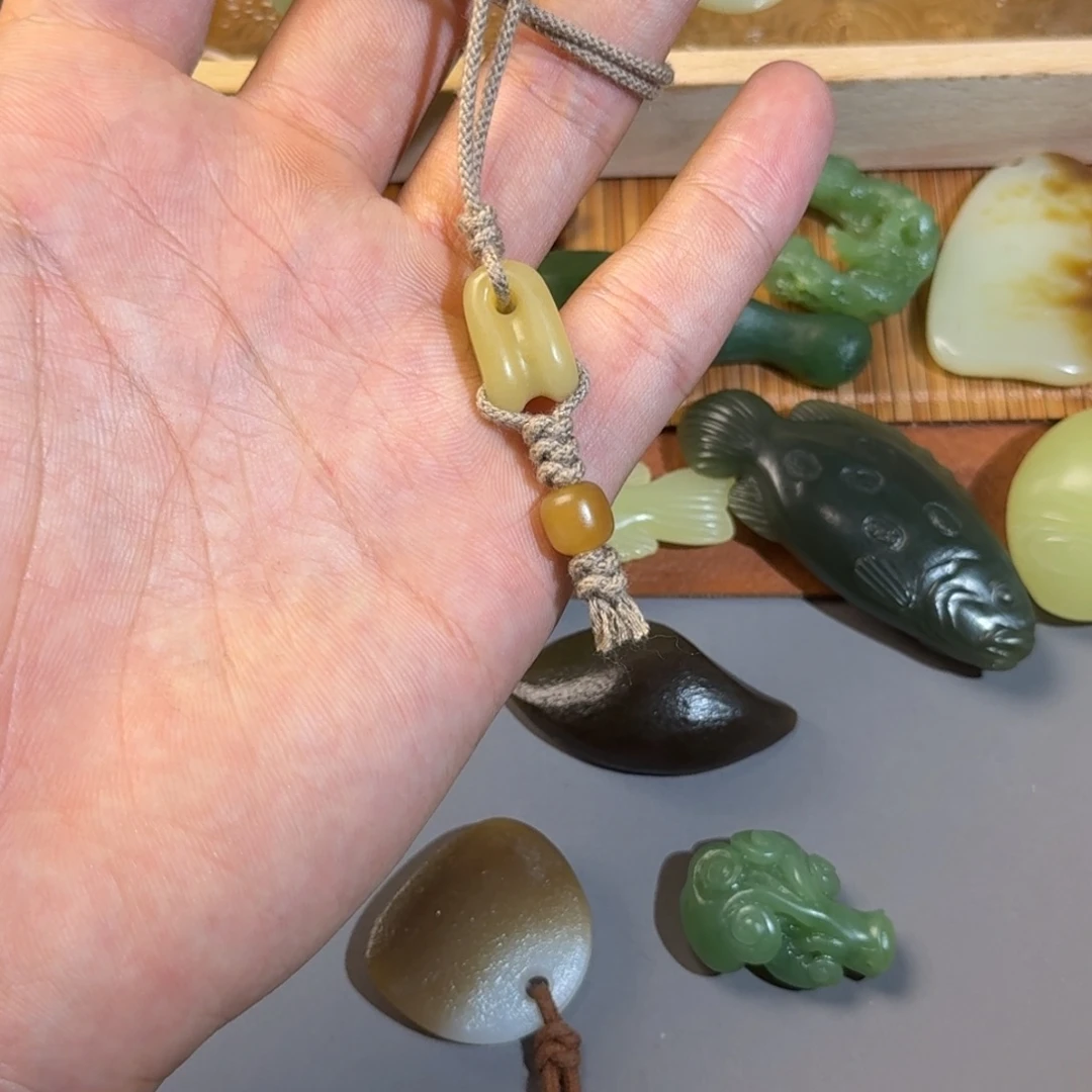 和田玉（糖玉）未镶嵌颈饰