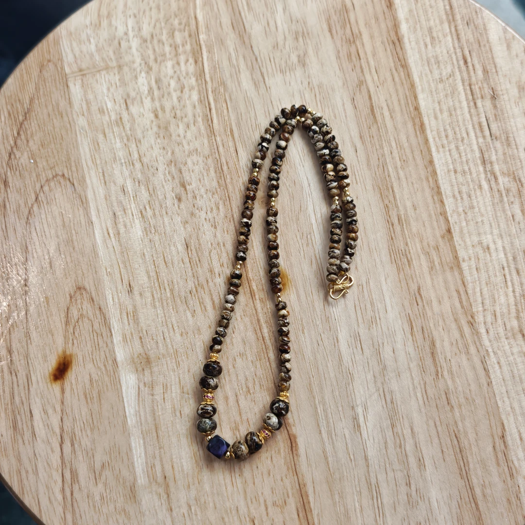 世间臻宝丨抚顺琥珀干白花项链/5-8mm/多样性发/P11138