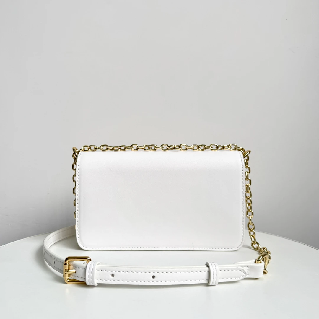 A245高级百搭精致五金小方包【白色】