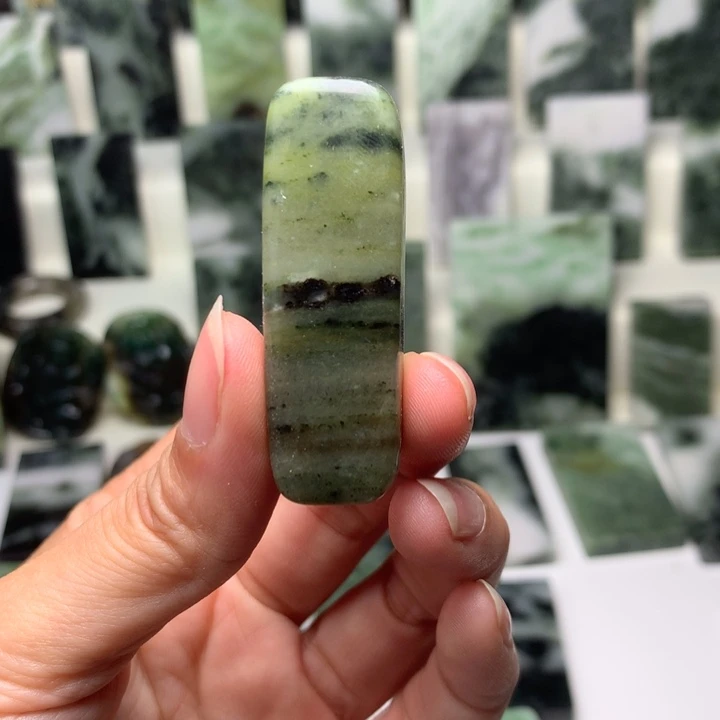 独山玉颈饰未镶嵌