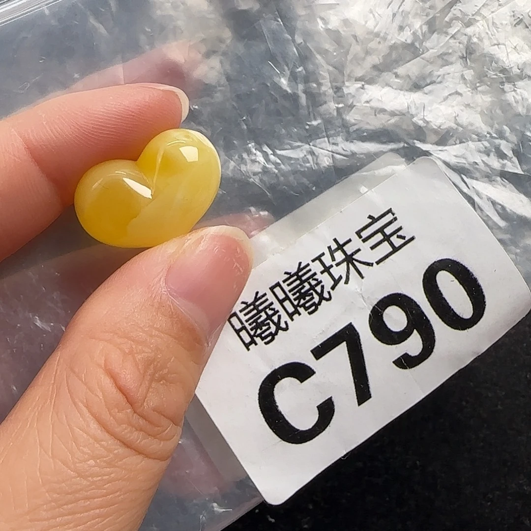 蜜蜡未镶嵌珠宝奇石