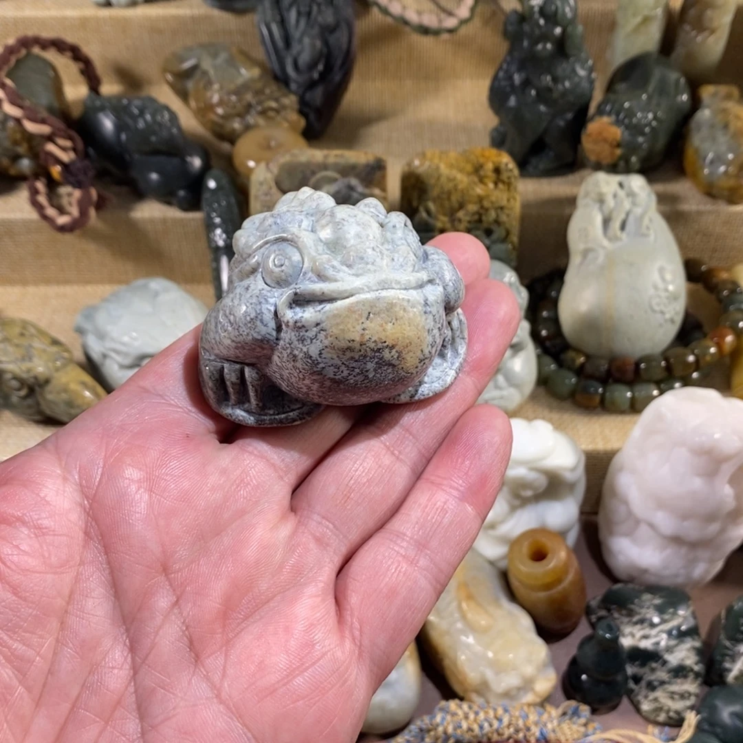 透闪石质玉未镶嵌把件