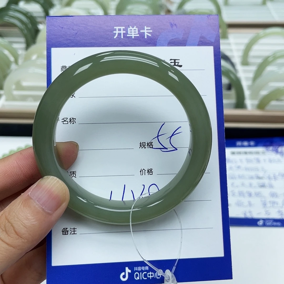 七***月和田玉手镯未镶嵌