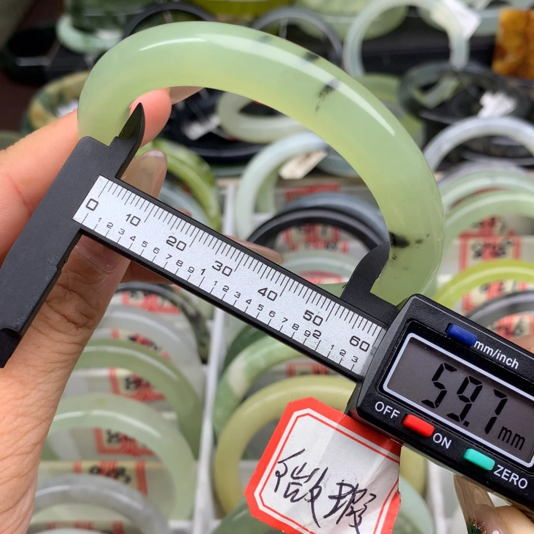 蛇纹石玉未镶嵌手镯840