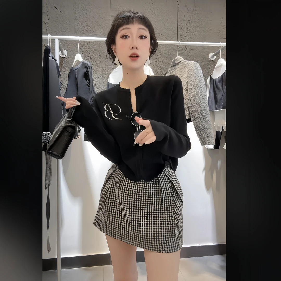 休闲风时尚短款黑色静奢风短外套+秋季显瘦时尚半身裙BB50497