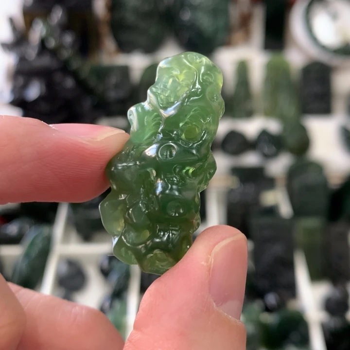 蛇纹石玉未镶嵌颈饰