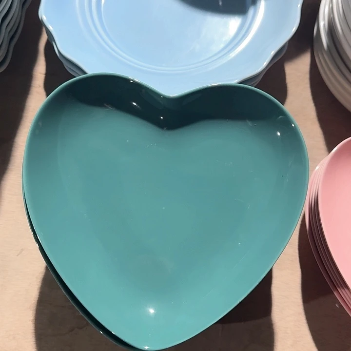 瓷绿色 8 英寸 爱心盘 4 个