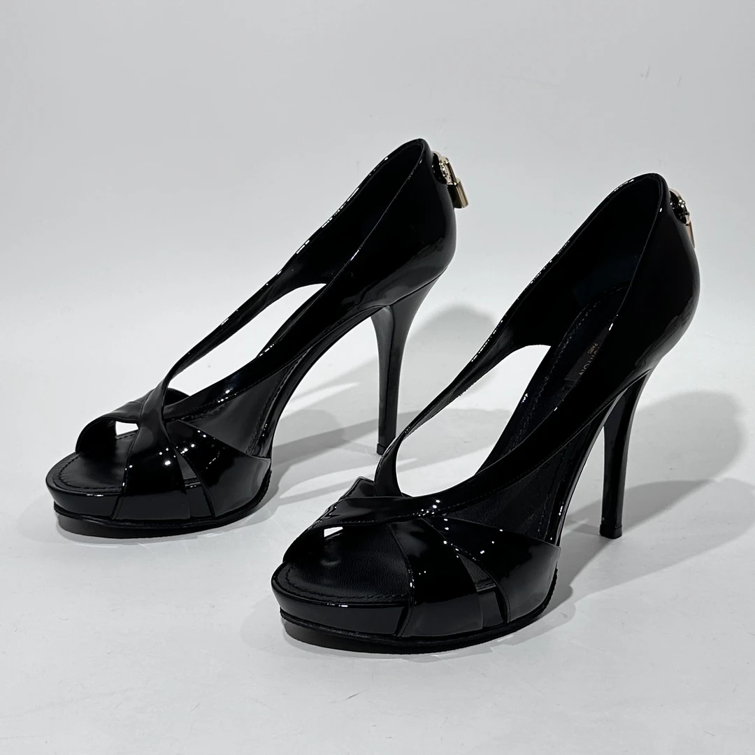 99新 LouisVuitton/路易威登  37.5码99新黑色锁扣高跟鞋/ML80645