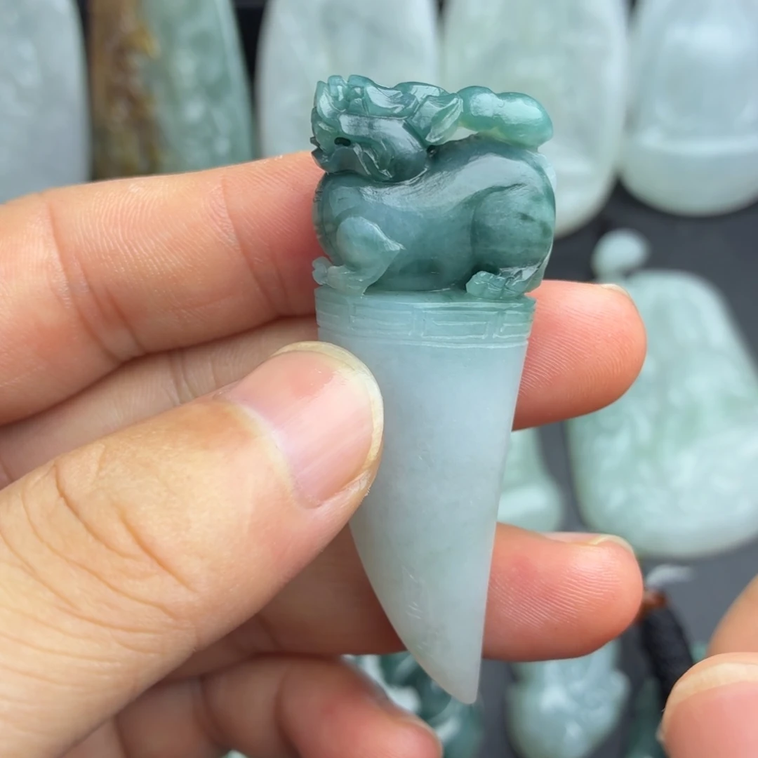 定制翡翠未镶嵌龙牙