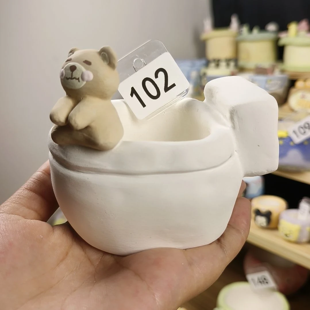 102马桶小熊立体花盆