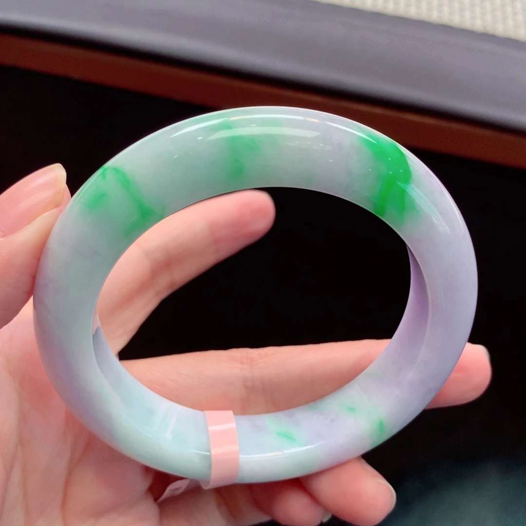 翡翠手镯未镶嵌翡翠