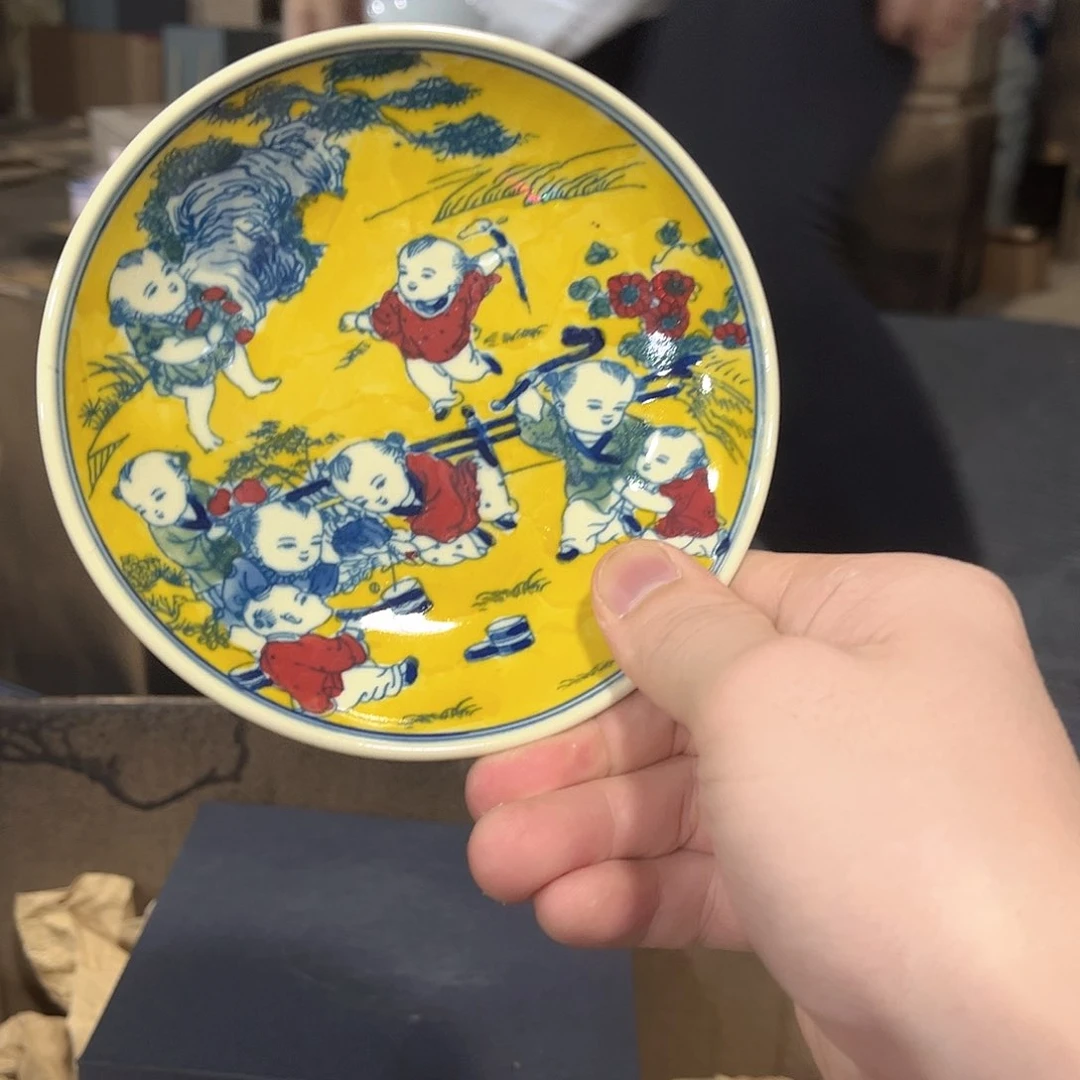 摆件////景德镇陶瓷器。黄。