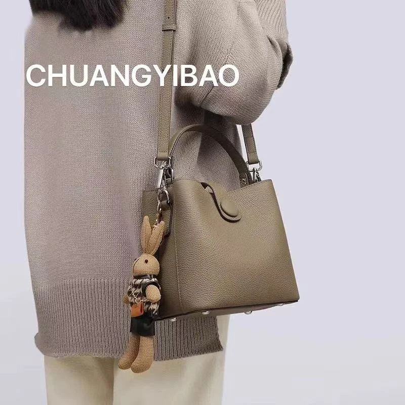 水桶包高级感包包女2025新款潮流小众斜挎包百搭时尚手提手拎包女