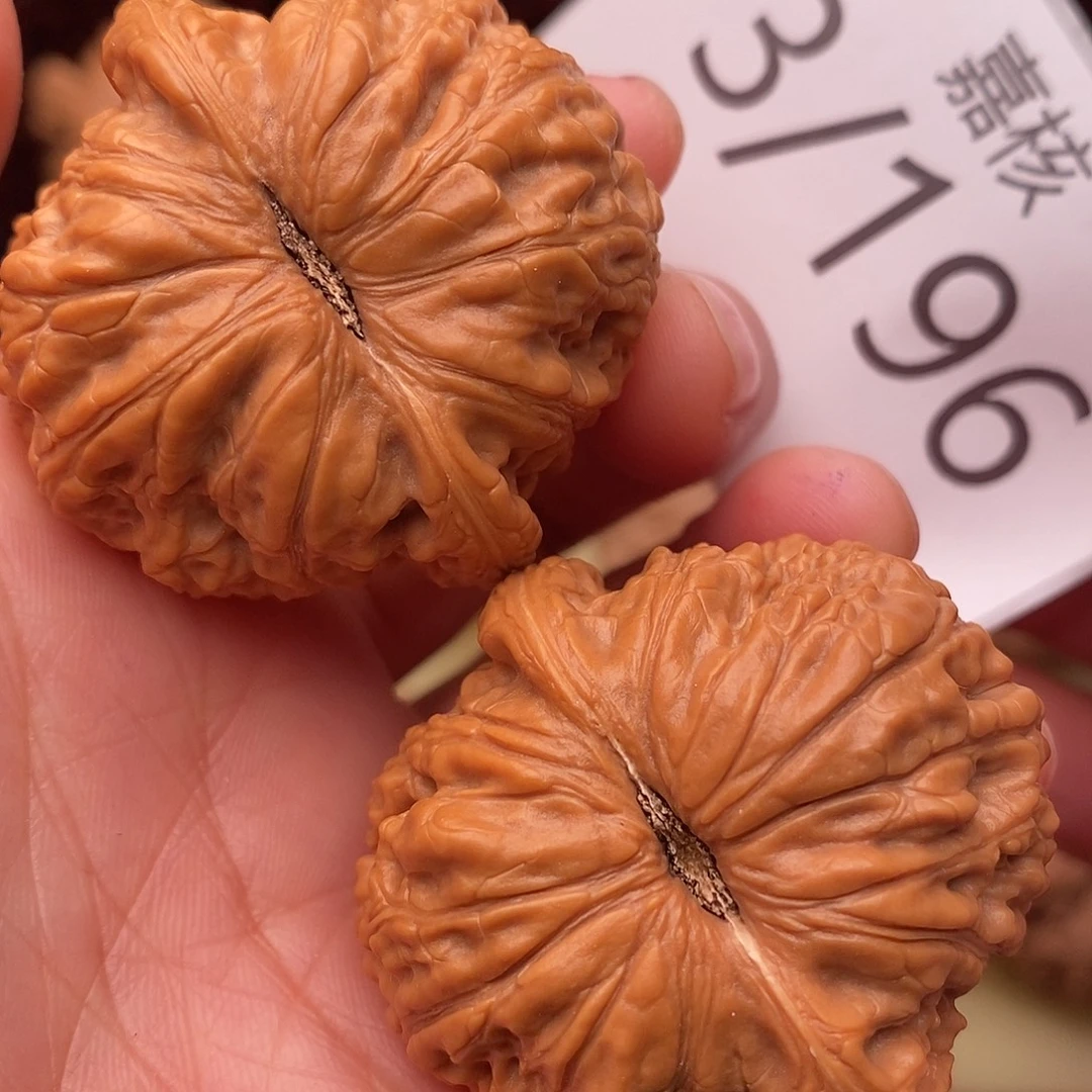 文玩核桃把件40绣球