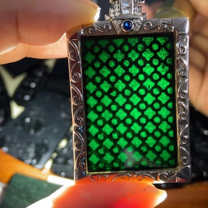 翡翠颈饰未镶嵌墨翠