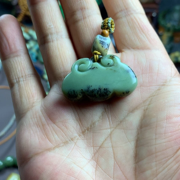 岫岩河磨玉（透闪石质玉）未镶嵌吊坠(赠链)一****边