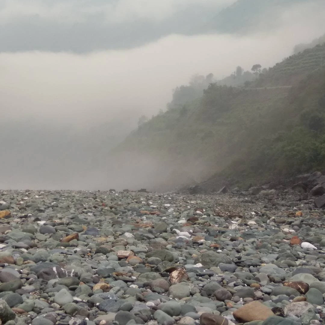 雅砻江纯天然奇石