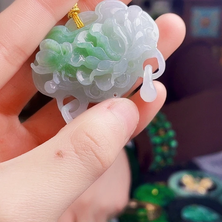 翡翠未镶嵌颈饰多样性