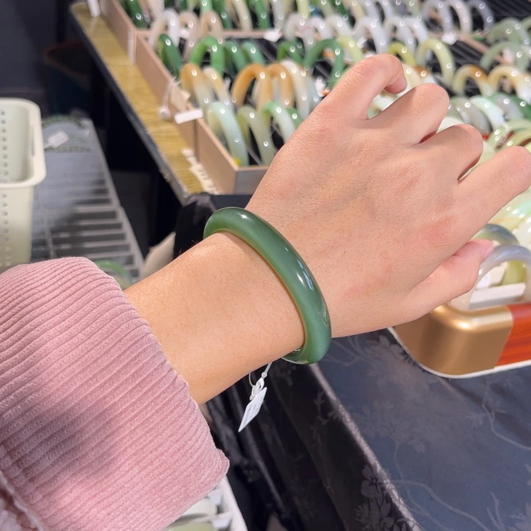 和田玉未镶嵌手镯  「俄碧 绿猫」4.98万同款