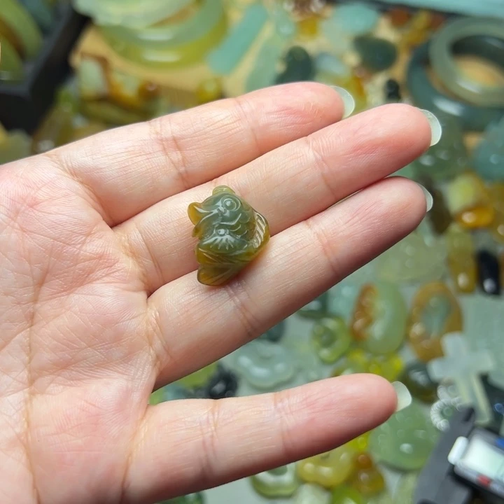 小***母未镶嵌蛇纹石玉微瑕