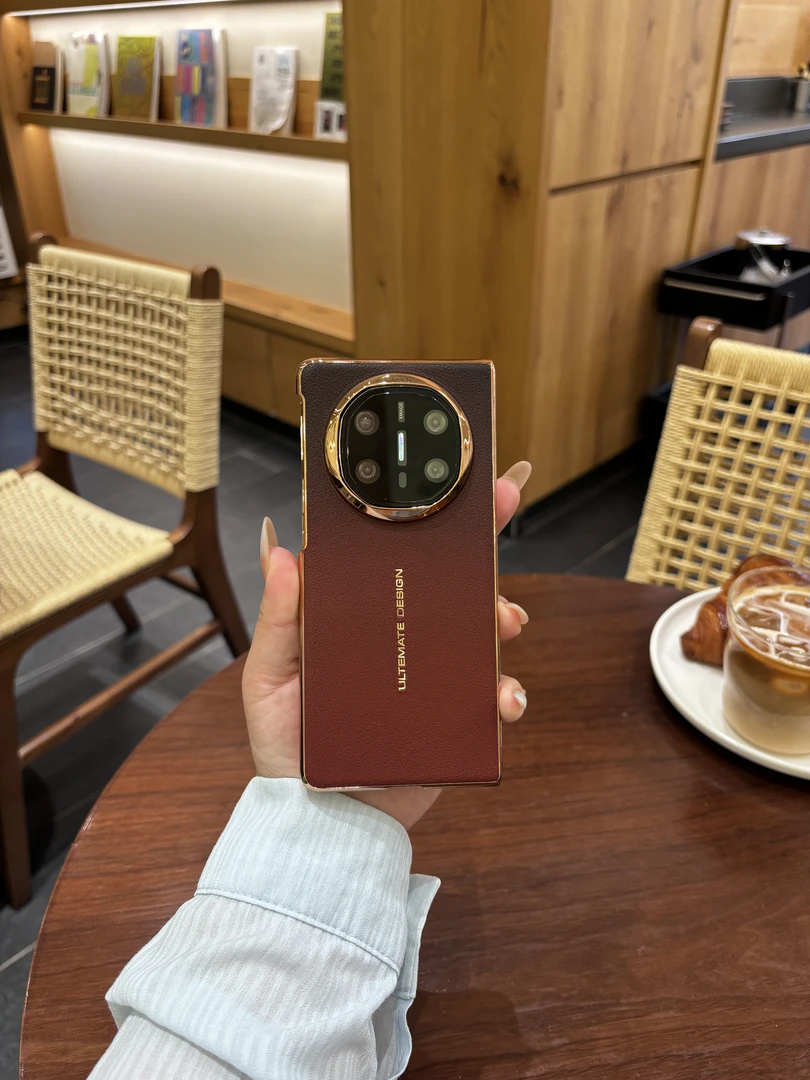 适用华为MateX5/MateX6纯皮定制款渐变电镀手机壳 电镀中轴手机壳