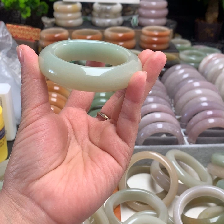 石英质玉（佘太翠）未镶嵌手镯52