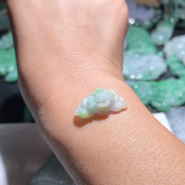 翡翠未镶嵌颈饰天