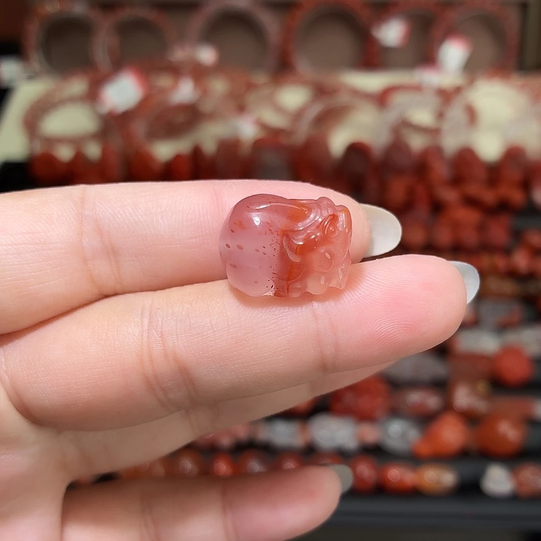 南红玛瑙未镶嵌颈饰通孔貔貅