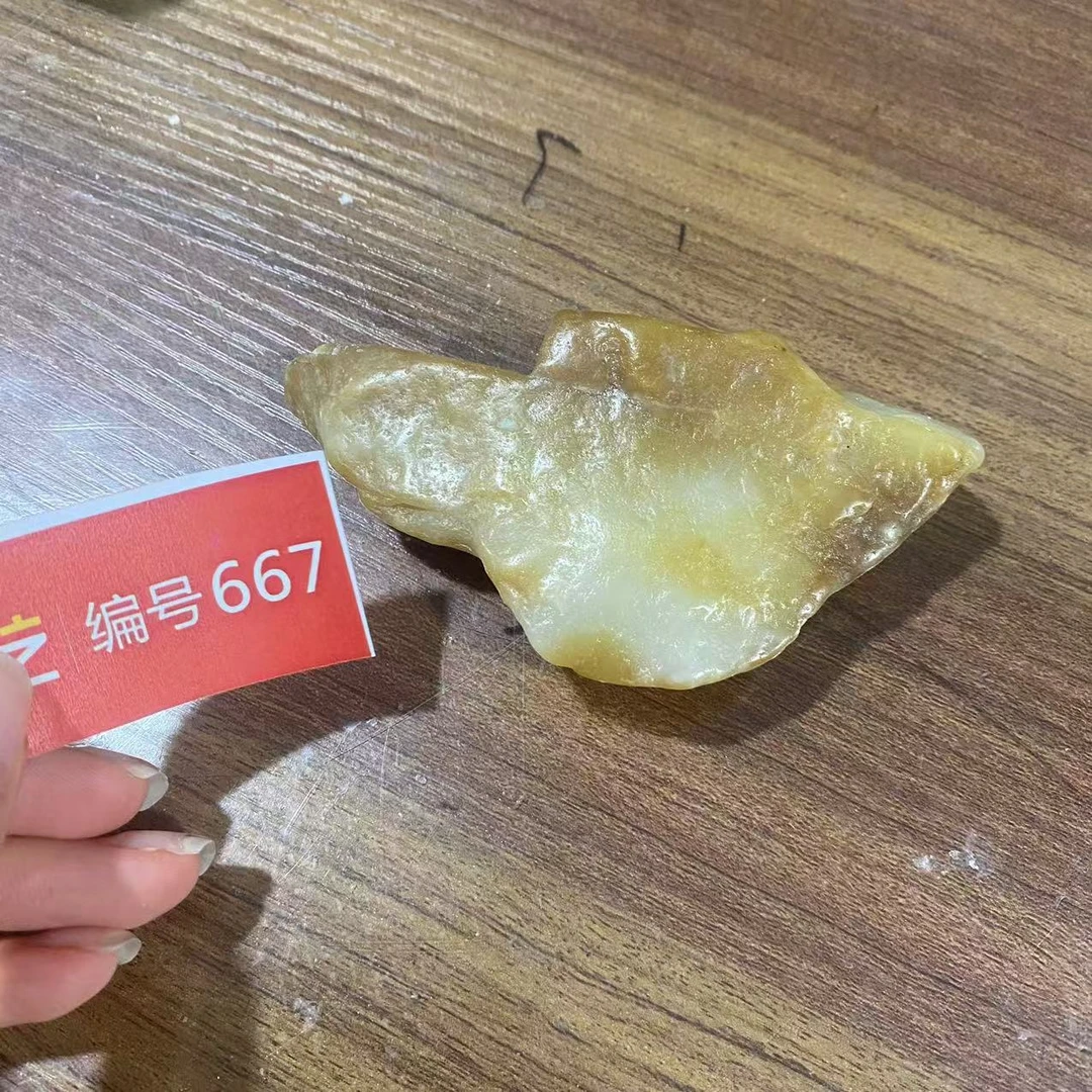 新疆玉料原石发一件编号667