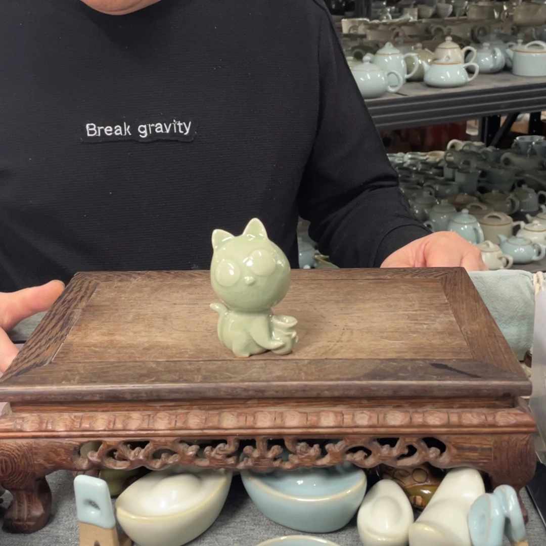 瓷片翠青釉实心招财猫