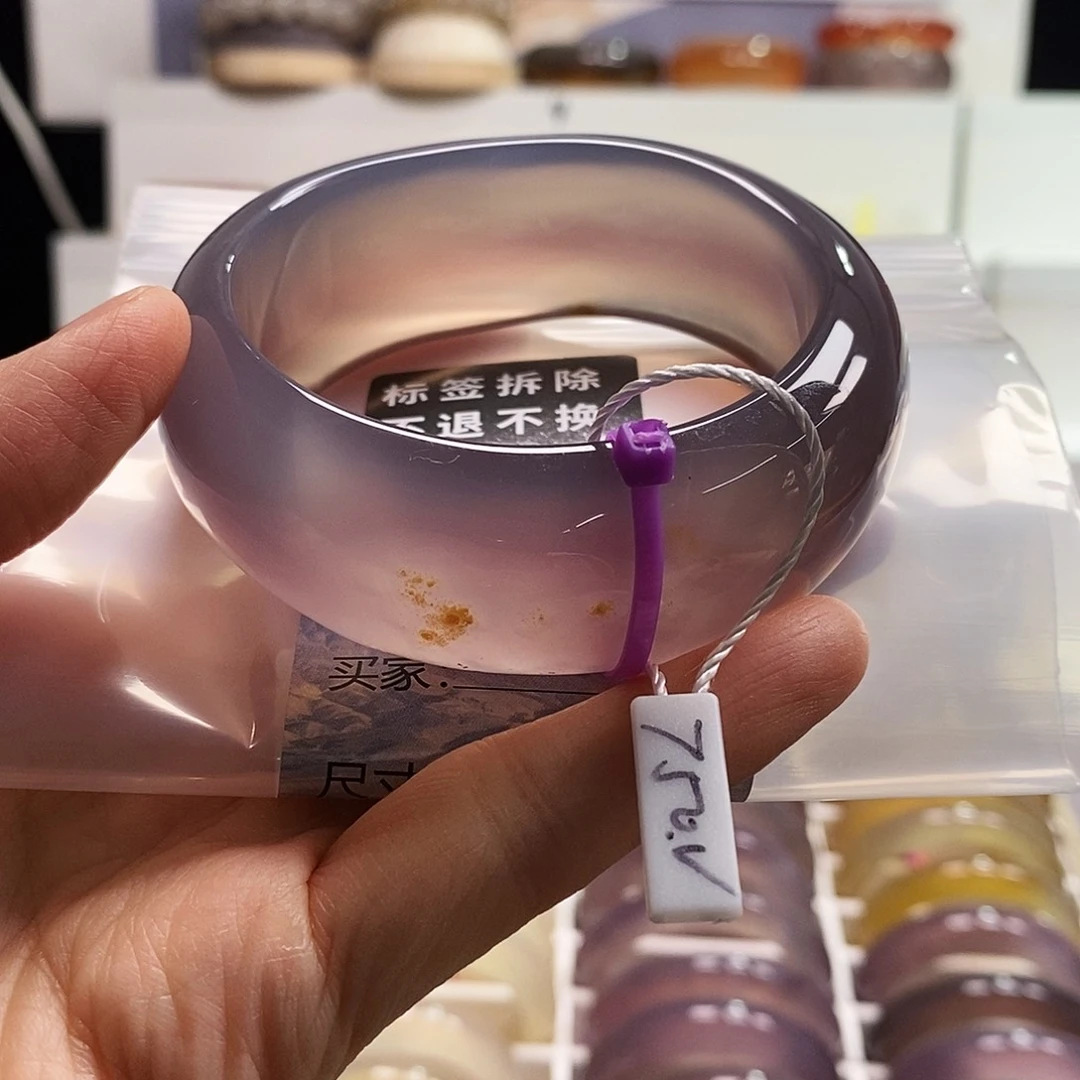 小***熊玛瑙/玉髓未镶嵌手镯有金花渐变水线