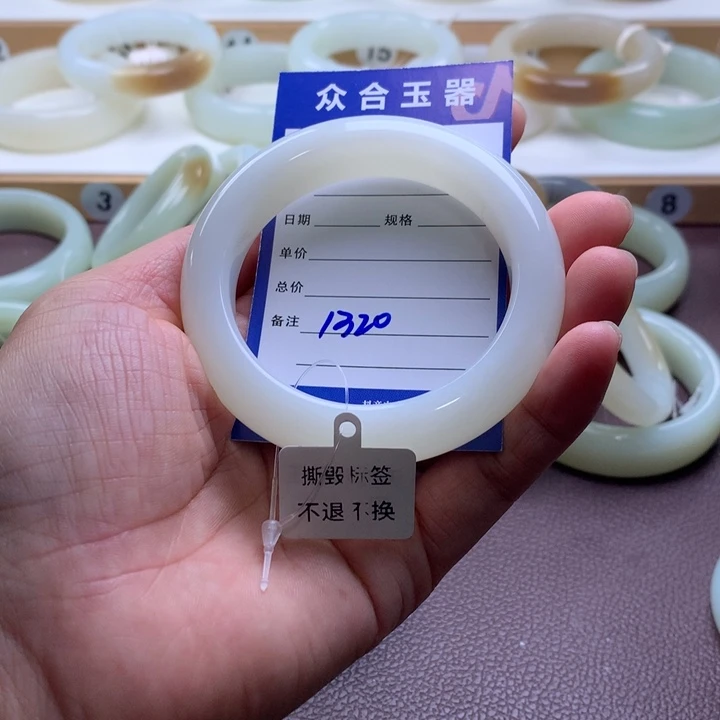 和田玉未镶嵌手镯