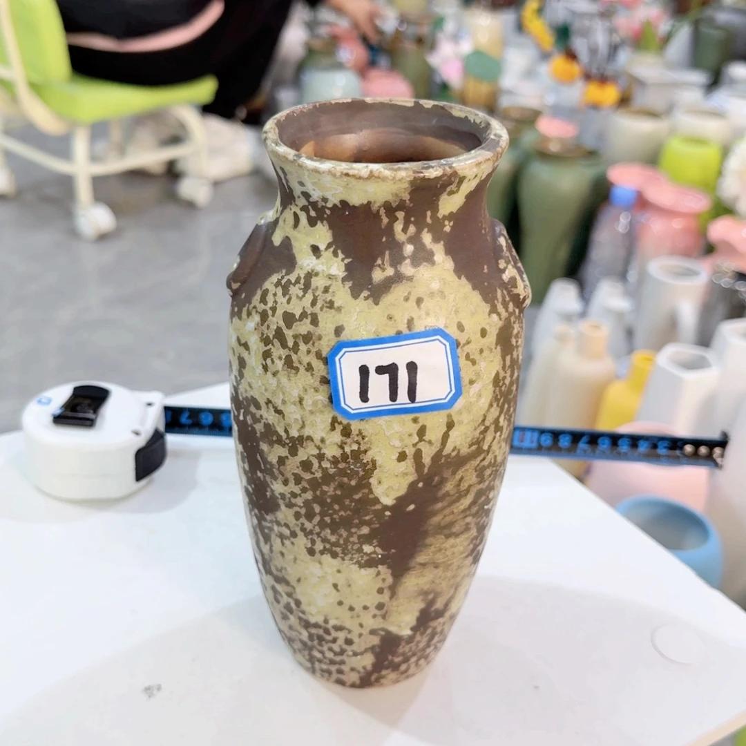 171号陶瓷高20厘米微瑕一个