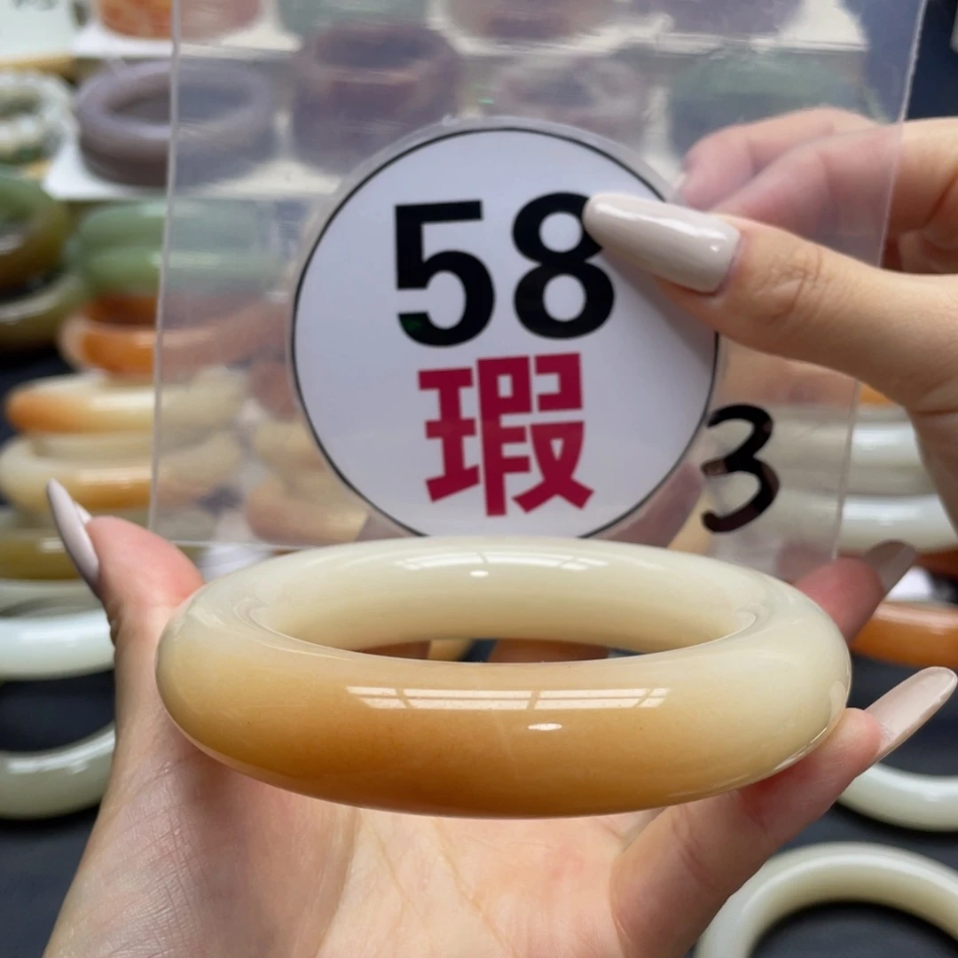 未镶嵌手镯石英质玉